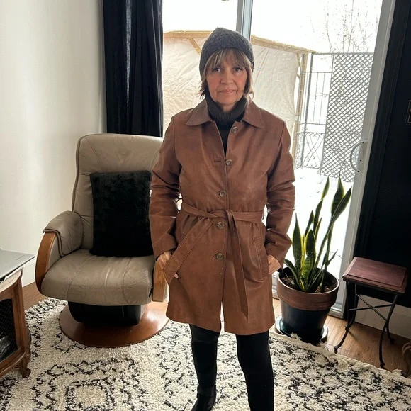 Danier Tan Belted Trench Coat - Picture 1 of 13